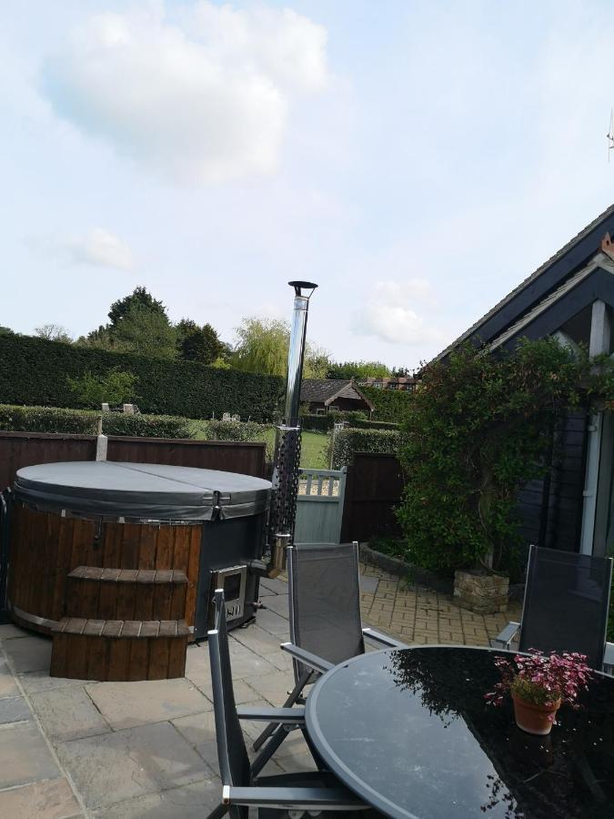 Oak Cottage With Private Log Fired Hot Tub Maidstone Luaran gambar